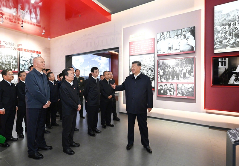 快讯：习近平参观新疆维吾尔自治区成立70周年主题成就展